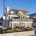Oceanfront, Two-Level Condo With Stunning View, Decks, Fast Wifi & Fireplace