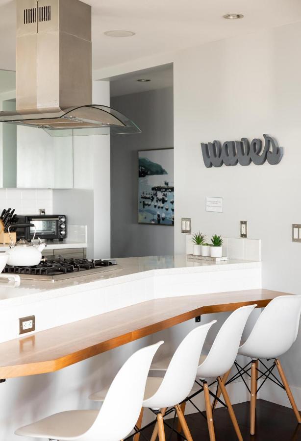 Oceanfront, Two-level With Stunning View, Decks, Fast Wifi & Fireplace Casa de férias San Diego