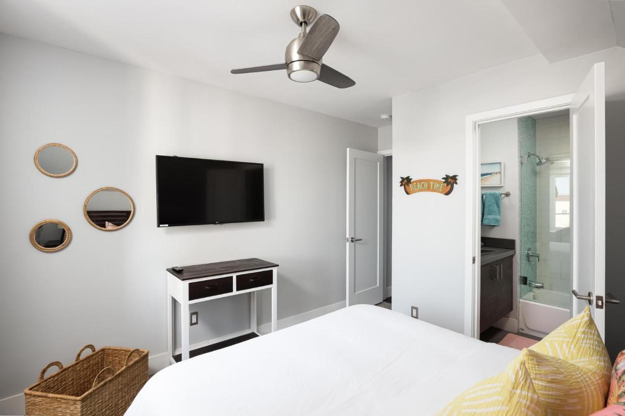 Oceanfront, Two-level With Stunning View, Decks, Fast Wifi & Fireplace Holiday home *