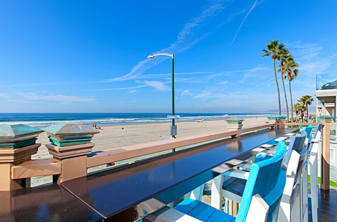 Holiday home Oceanfront, Two-level With Stunning View, Decks, Fast Wifi & Fireplace *