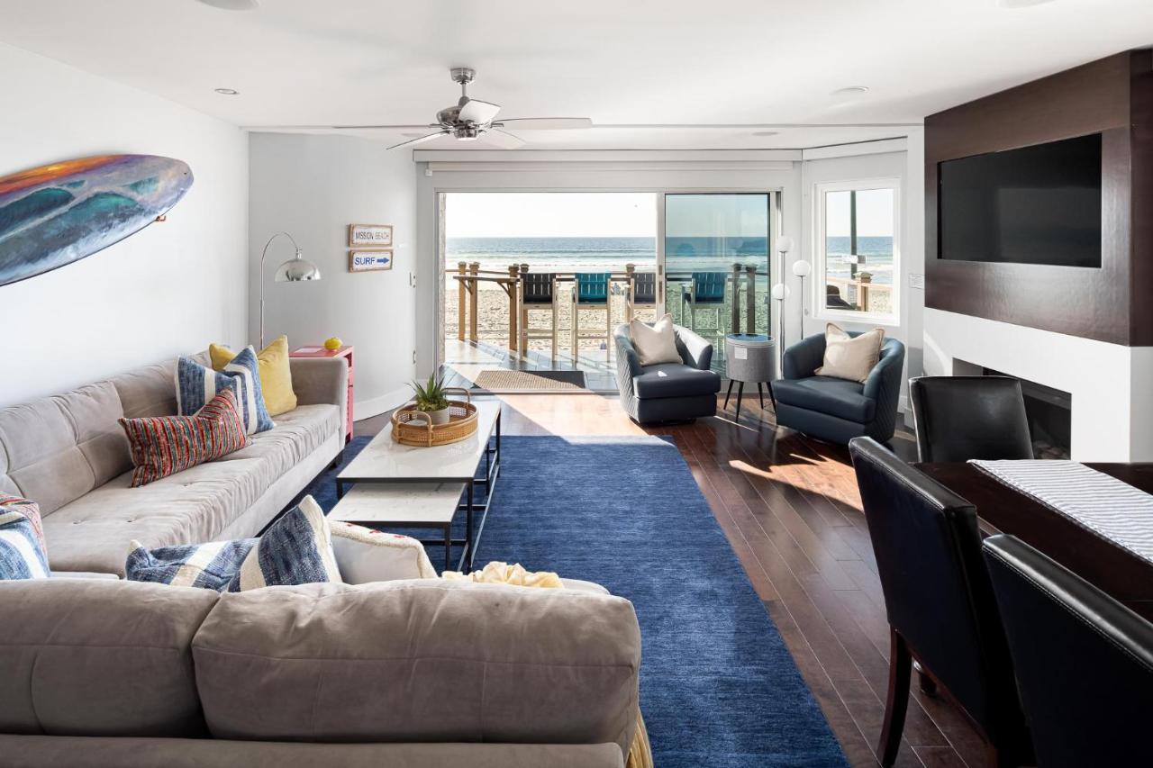 Holiday home Oceanfront, Two-level With Stunning View, Decks, Fast Wifi & Fireplace
