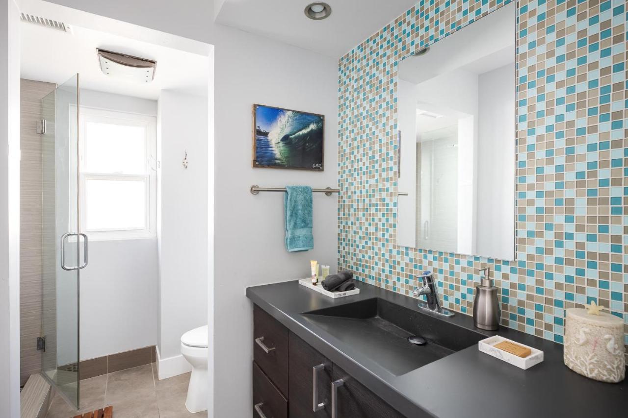 Oceanfront, Two-level With Stunning View, Decks, Fast Wifi & Fireplace Holiday home San Diego