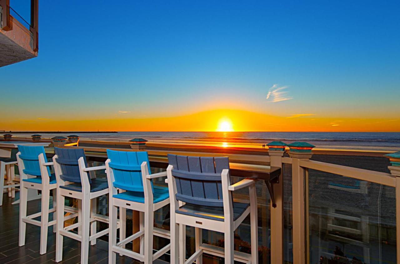Oceanfront, Two-level With Stunning View, Decks, Fast Wifi & Fireplace *