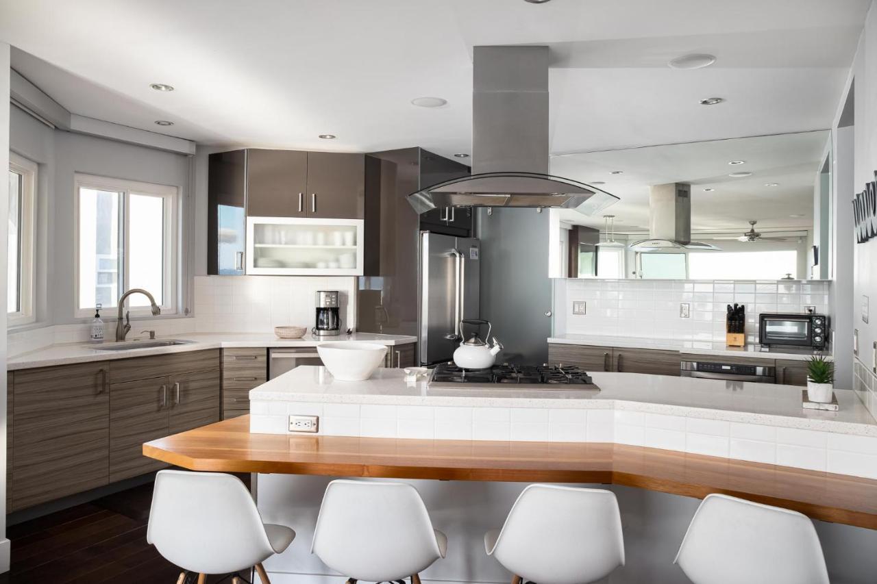 Oceanfront, Two-level With Stunning View, Decks, Fast Wifi & Fireplace *