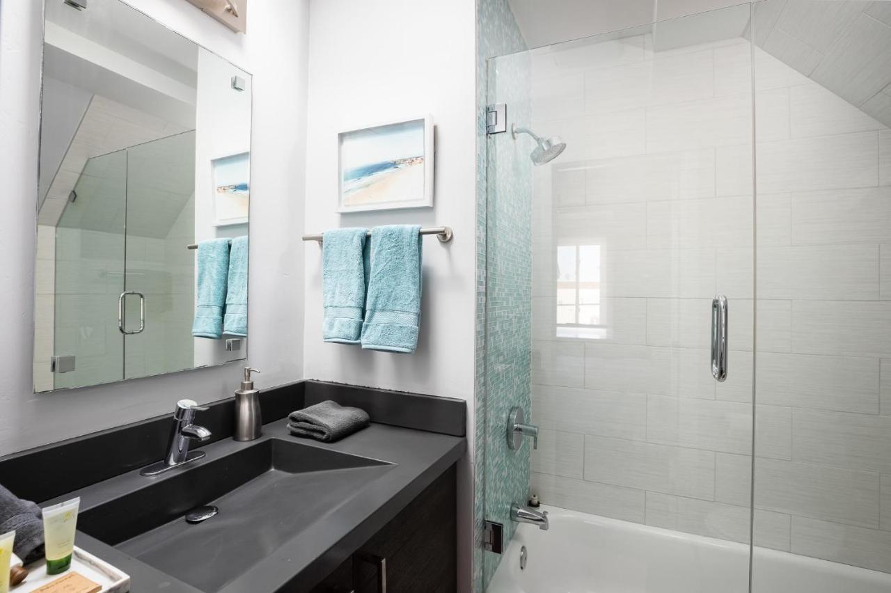 Oceanfront, Two-level With Stunning View, Decks, Fast Wifi & Fireplace * San Diego
