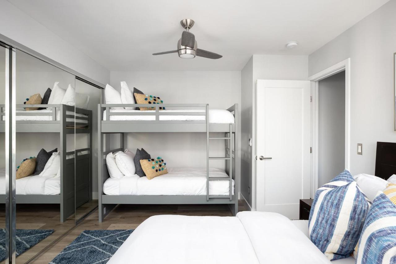 Oceanfront, Two-level With Stunning View, Decks, Fast Wifi & Fireplace Holiday home San Diego