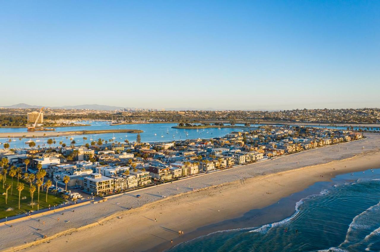 Oceanfront, Two-level With Stunning View, Decks, Fast Wifi & Fireplace * San Diego